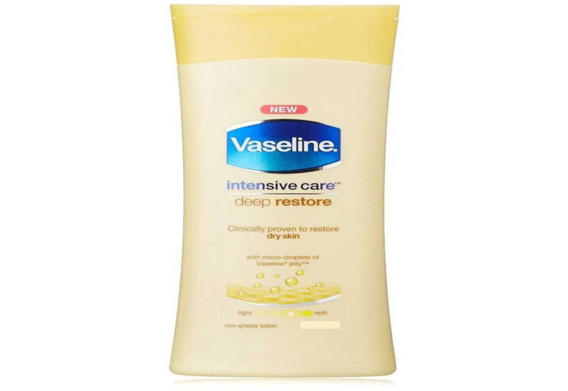 Botol losyen badan Vaseline Total Moisture