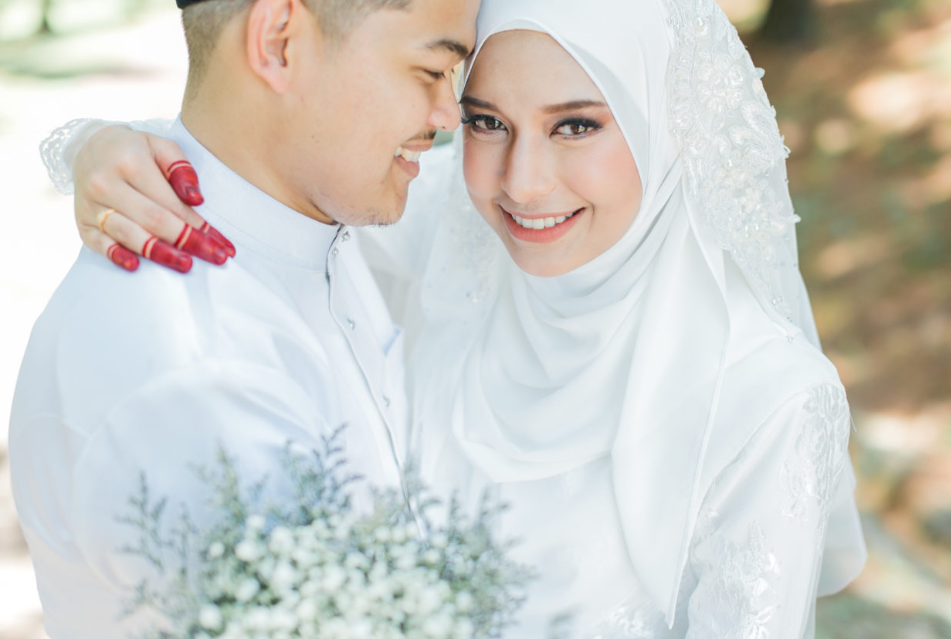 Ilustrasi pasangan pengantin Muslim bersama kerana perkahwinan penting untuk wanita