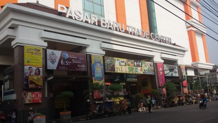 Pasar Baru Trade Centre di Bandung