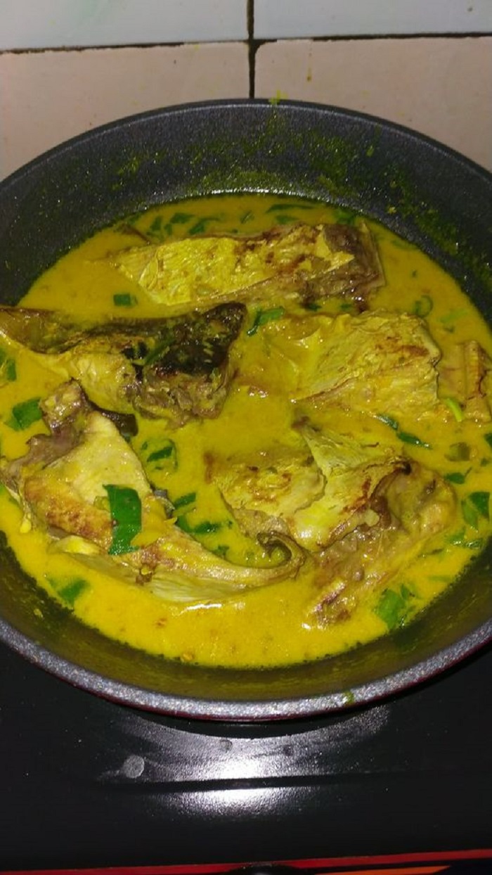 Ikan pari masak leak pecal cekur