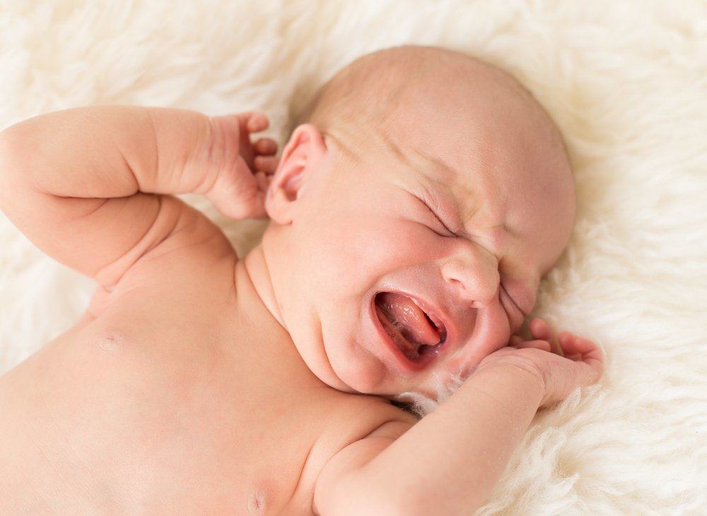 Bayi menangis kesakitan semasa nak membuang air besar kerana sembelit
