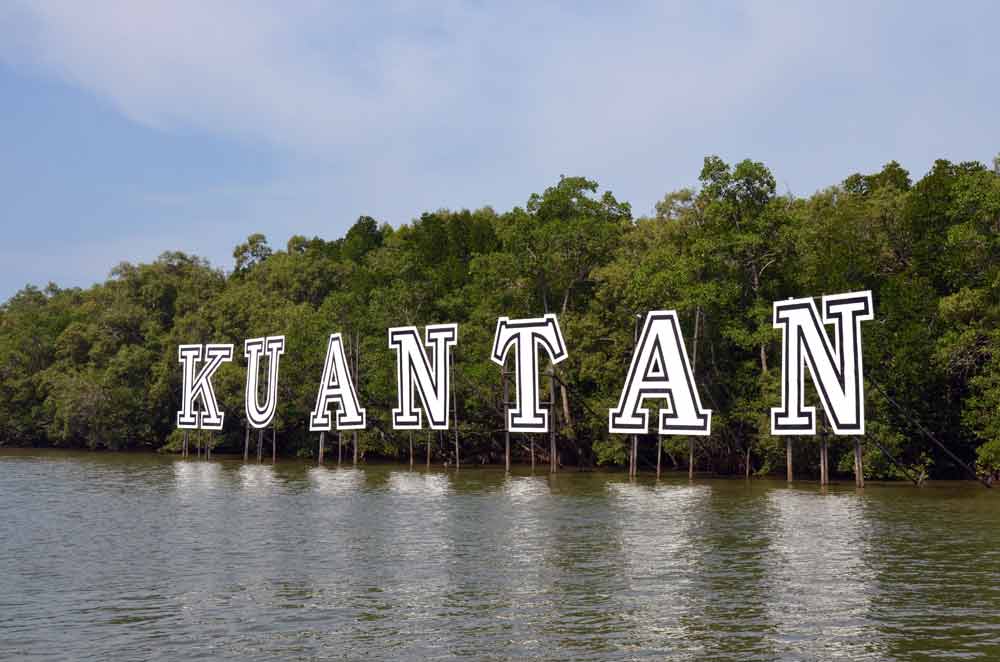 Gambar luaran homestay di Kuantan yang selesa untuk percutian keluarga.