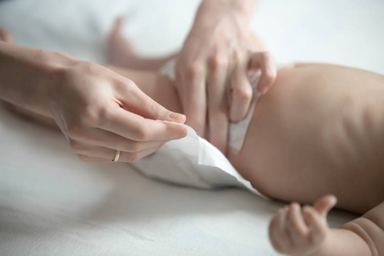 Gambar rajah menunjukkan warna najis bayi yang berbeza termasuk najis berwarna hijau.