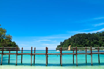 Pantai cantik di Pulau Sapi Sabah