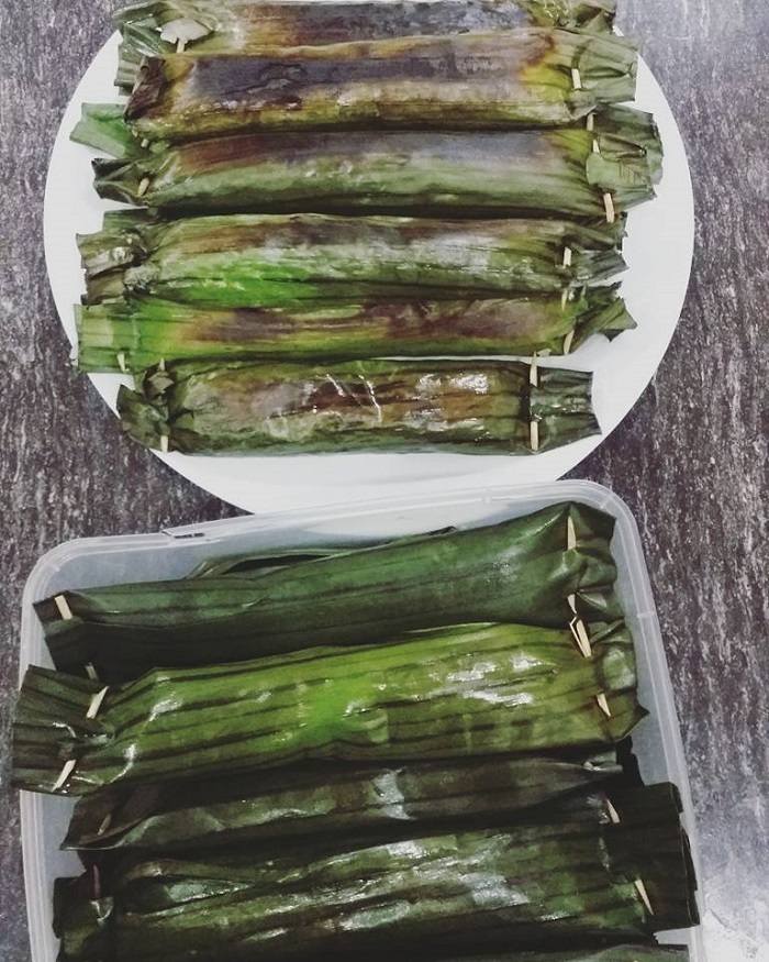 Pulut panggang dengan sambal ikan kembung