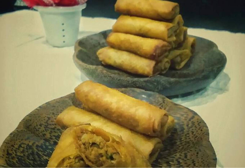 Popia goreng berisi rendang