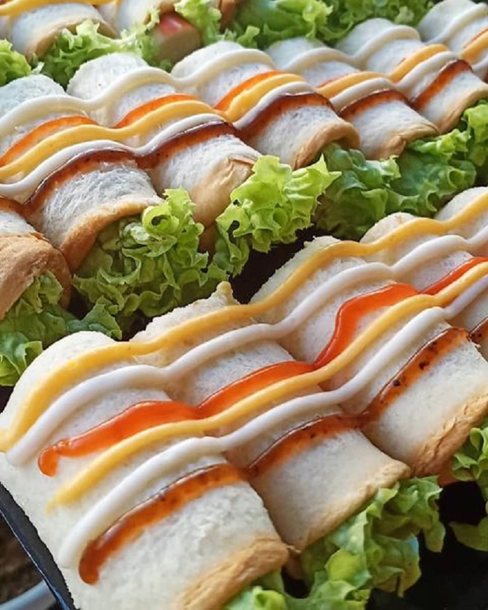 Sandwich sardin mayo digulung siap dihidang