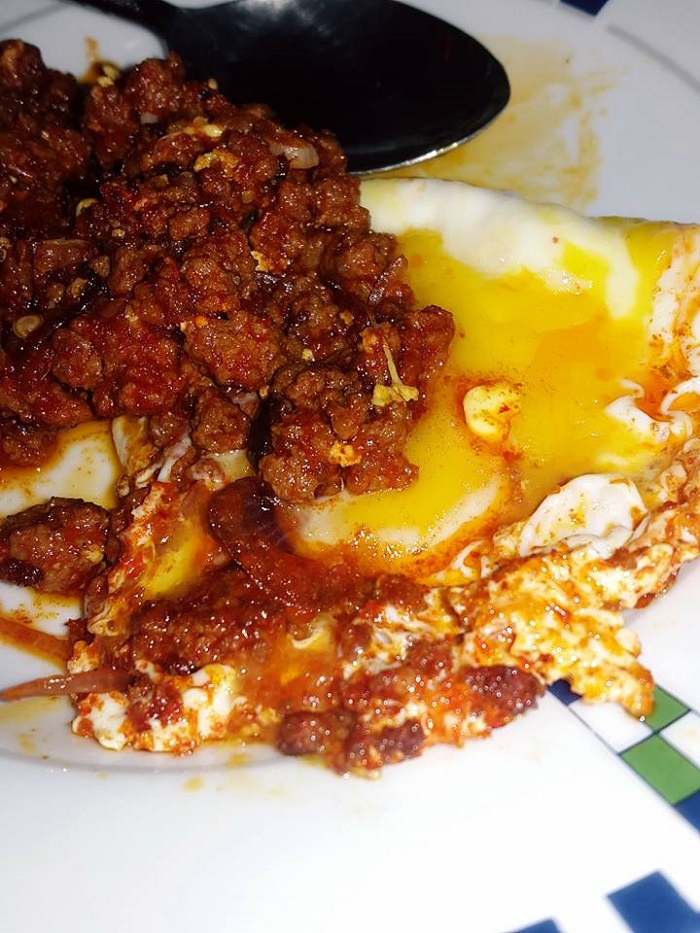 sambal daging cincang + telur mata banjir