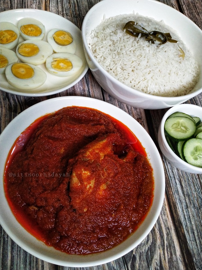 Sambal ikan tongkol atau ikan aye