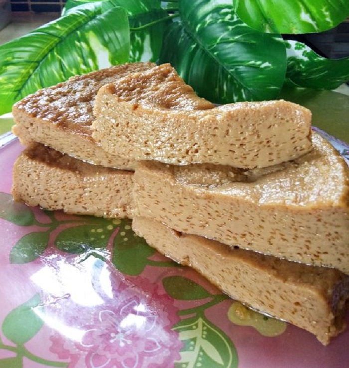 Sekaya telur tradisional berwarna coklat muda