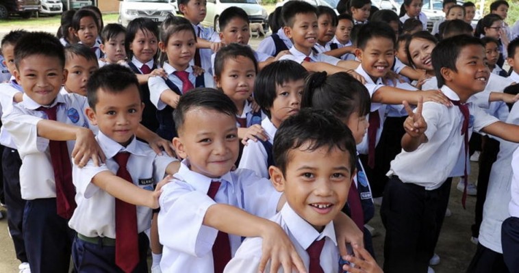 Gambar sekolah rendah berkaitan proses pendaftaran tahun satu secara online