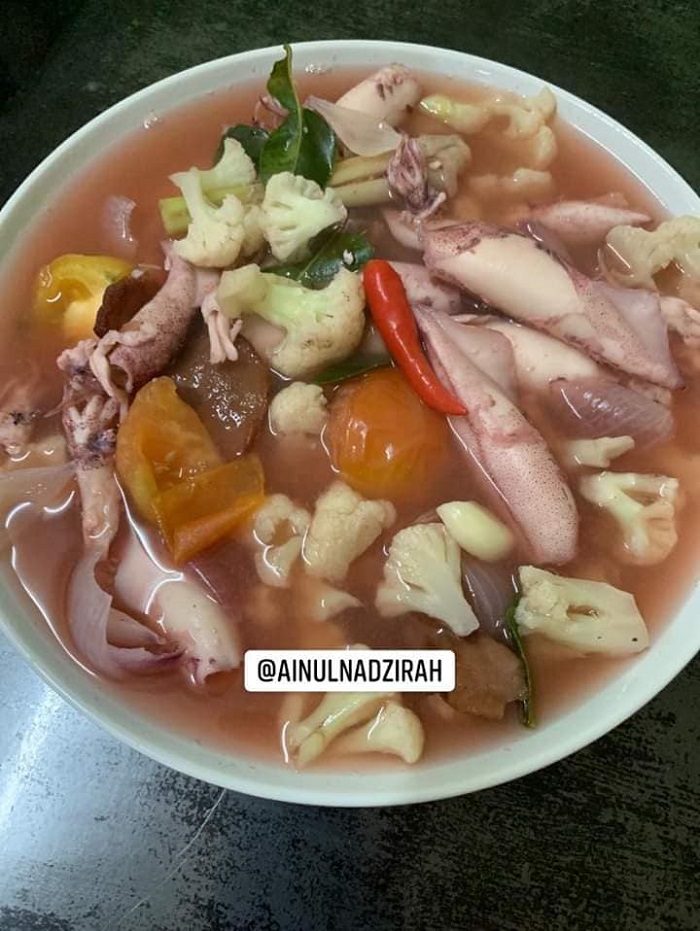 Singgang sotong berkuah jernih