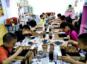 Sesi melukis di Picco Artisto Workshop