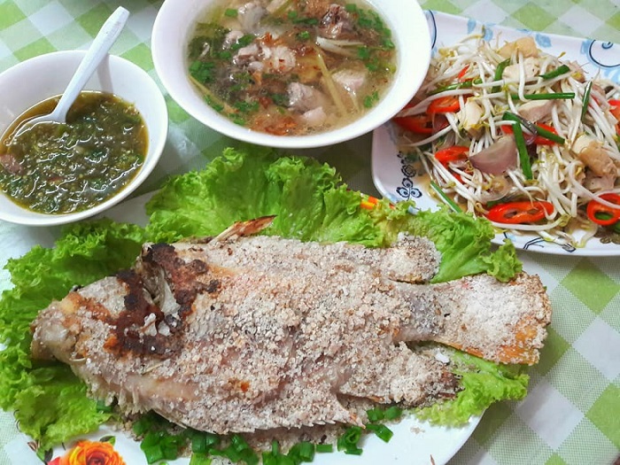 Hirisan snow fish bergaya Thai dengan sos