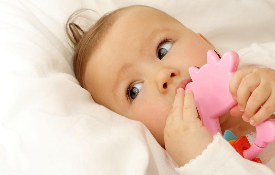 Pelbagai ubat tumbuh gigi untuk meredakan gejala bayi