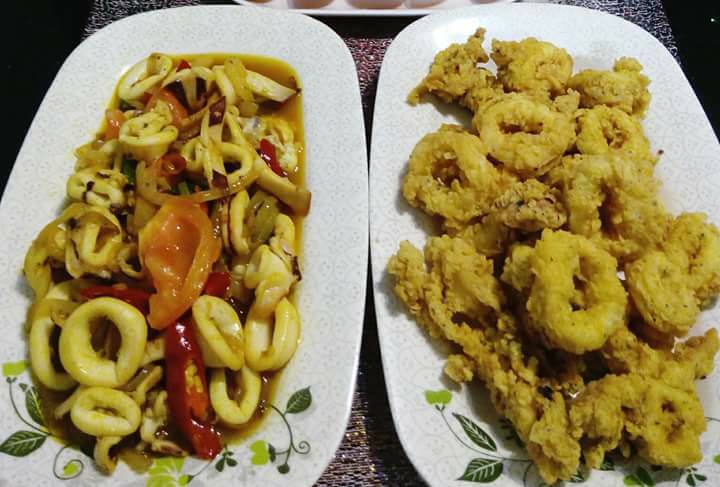 Sotong goreng tepung rangup disediakan di atas pinggan