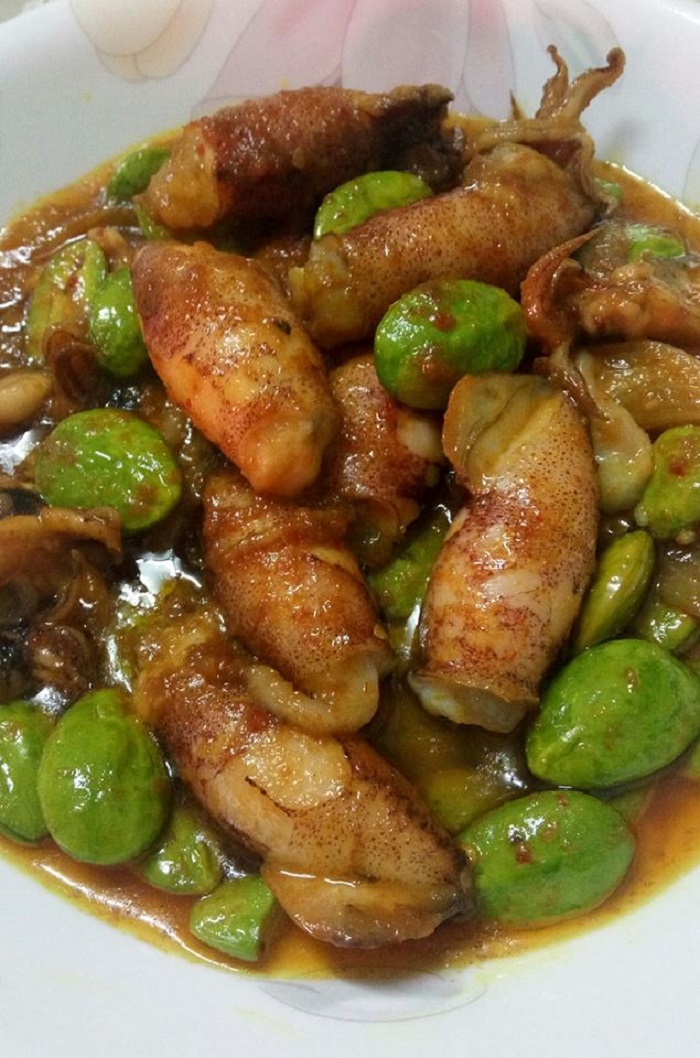 Gambar sotong goreng kunyit bersama petai yang sedap.