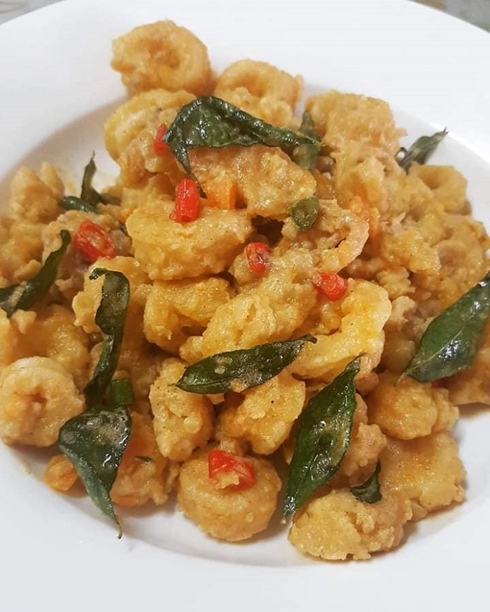Sotong goreng bersama telur masin