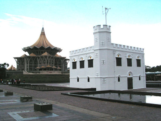 Bangunan Square Tower di Kuching