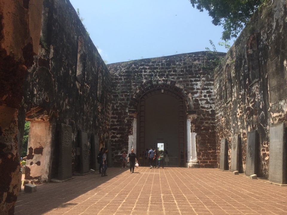 Tangga dan tingkap Gereja St. Paul Melaka