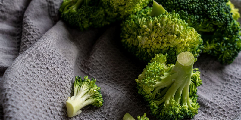 Sayur brokoli hijau segar
