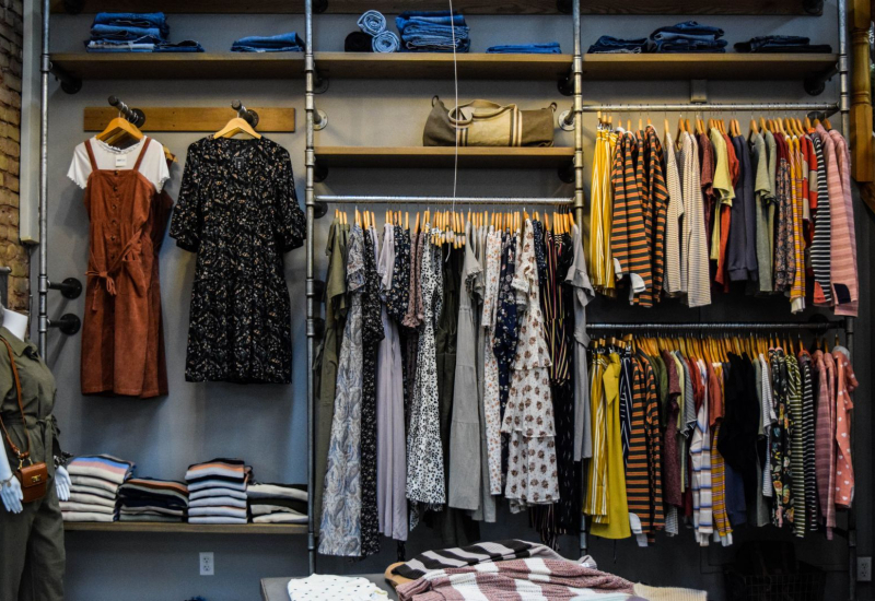 Pelbagai idea kreatif DIY rak baju menjimatkan kos buatan sendiri di rumah