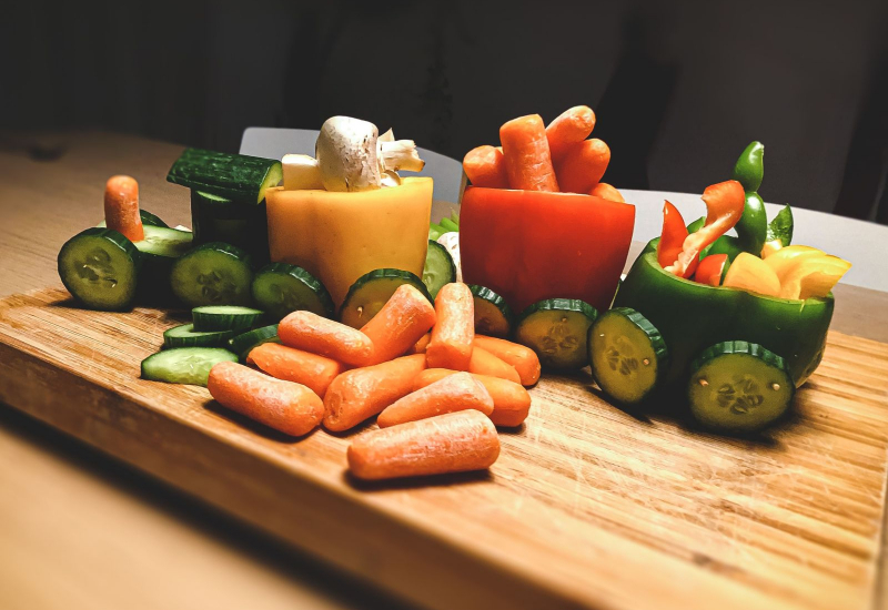 Pelbagai jenis buah-buahan dan sayur-sayuran segar
