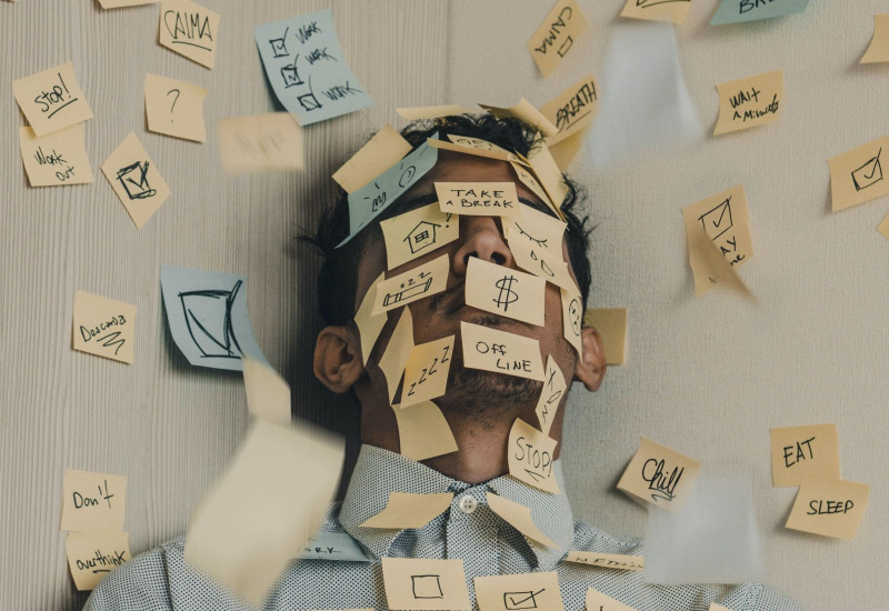 Wanita sedang berehat untuk hilangkan stress