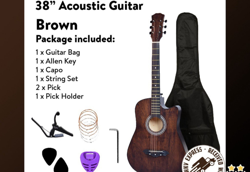 Gitar akustik kayu berwarna coklat