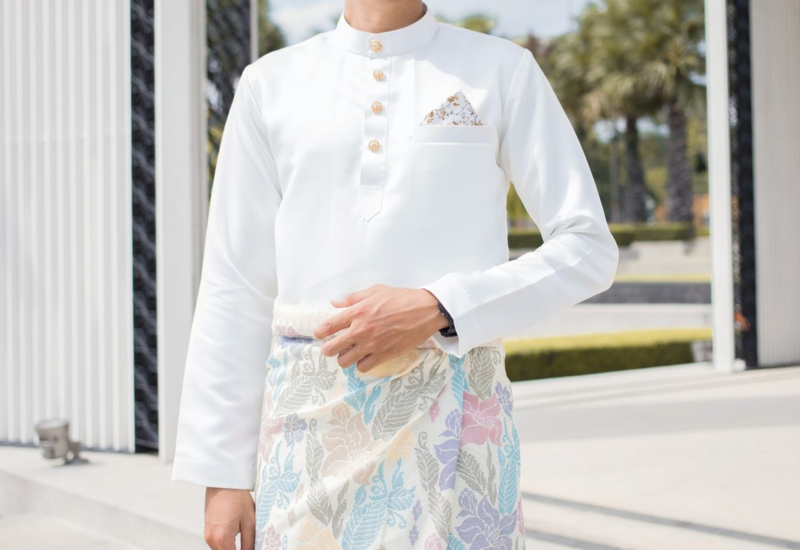 Baju melayu lelaki lengkap dengan sampin