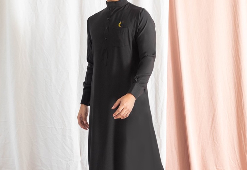 Jubah lelaki berwarna gelap