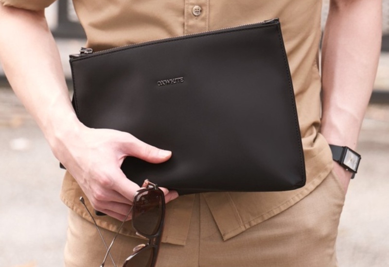 Beg clutch lelaki untuk tujuan formal