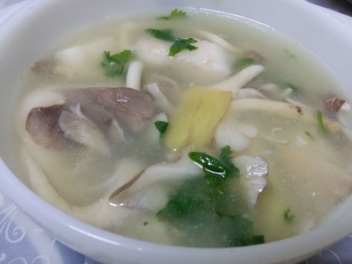 Sup ikan dori dengan cendawan