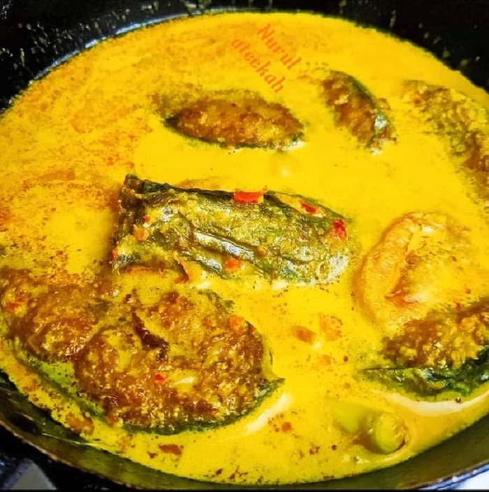 Ikan tenggiri lemak Padang dengan kuah kuning pekat