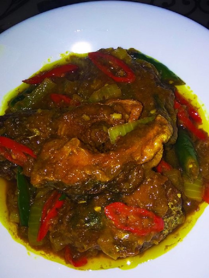 Ikan tenggiri masak taucu dengan sos soya pekat
