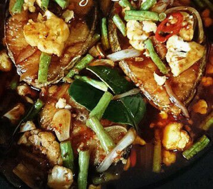 Tenggiri masak paprik dengan sayur dan cili