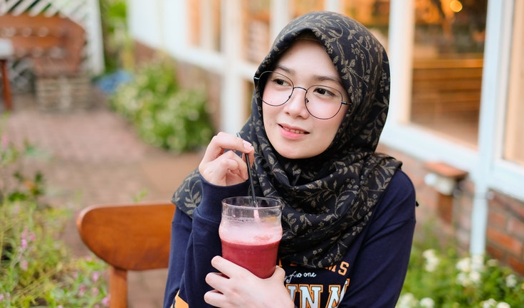 Pelbagai bentuk cermin mata yang sesuai dengan bentuk muka.