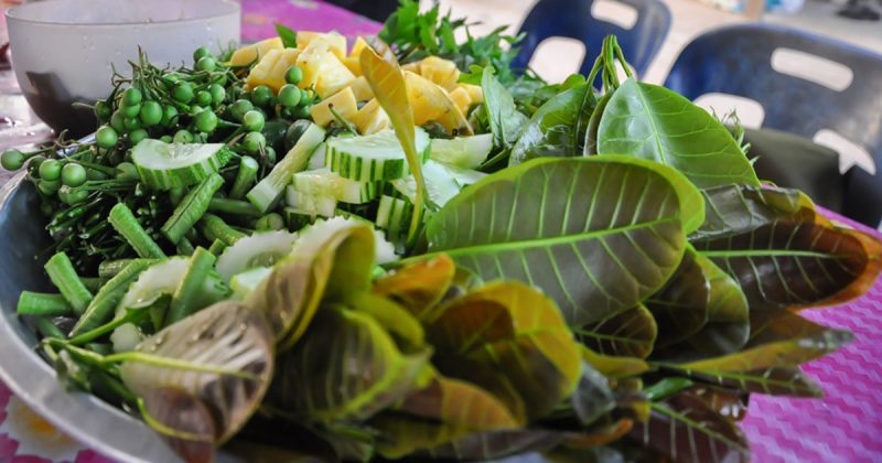 Pelbagai jenis ulam-ulaman tradisional Malaysia yang segar