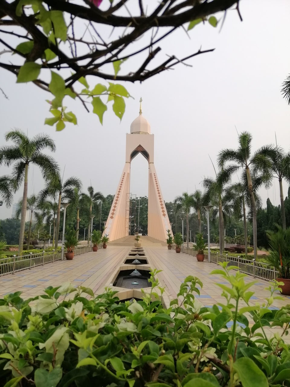tugu negeri shah alam